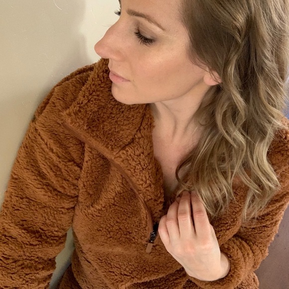 | cinnamon teddy bear quarter-zip pullover • small | - Picture 2 of 6